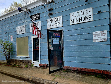 Dean's Line N' Bait Shop storefront